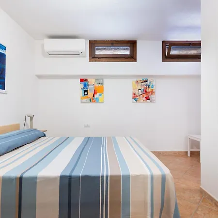 Guesthost - L'artista Sul Mare Sea-wiev Villa *